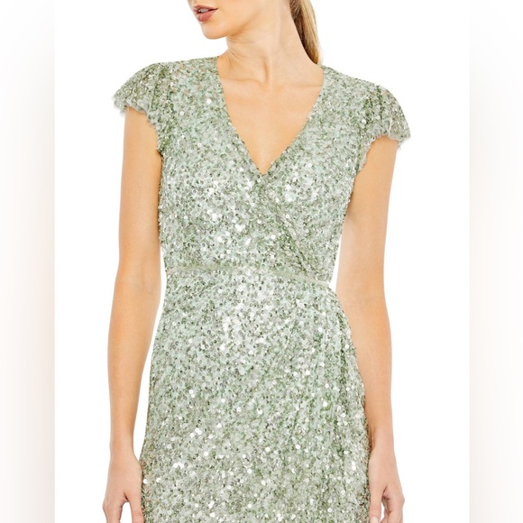 Mac Duggal SEQUINED FAUX WRAP RUFFLE CAP SLEEVE GOWN NWT SIZE 2 - Picture 3 of 5